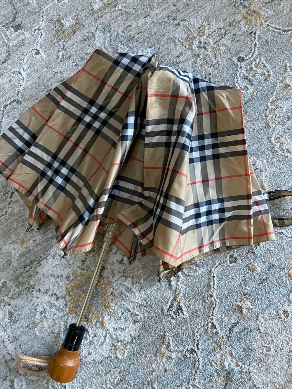 Burberrys Vintage Check Compact Umbrella in Beige, Black & Red (Sold As Is) - Picture 4 of 13